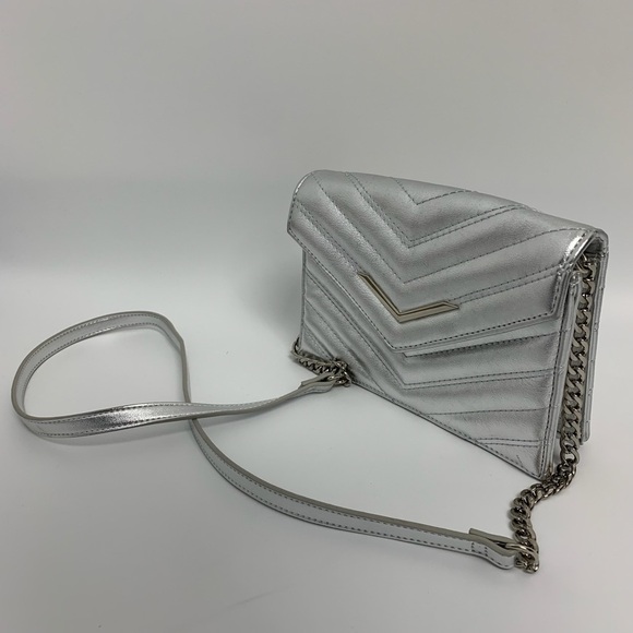 Express Mini Quilted faux vegan leather Crossover crossbody Bag - Picture 11 of 12